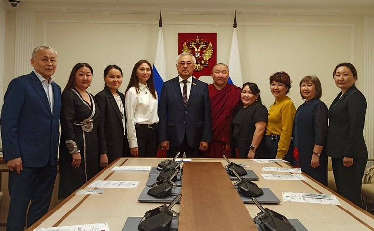 Баир Жамсуев встретился с партнерами Всебурятского диктанта «Эрдэм», проведенного в Москве