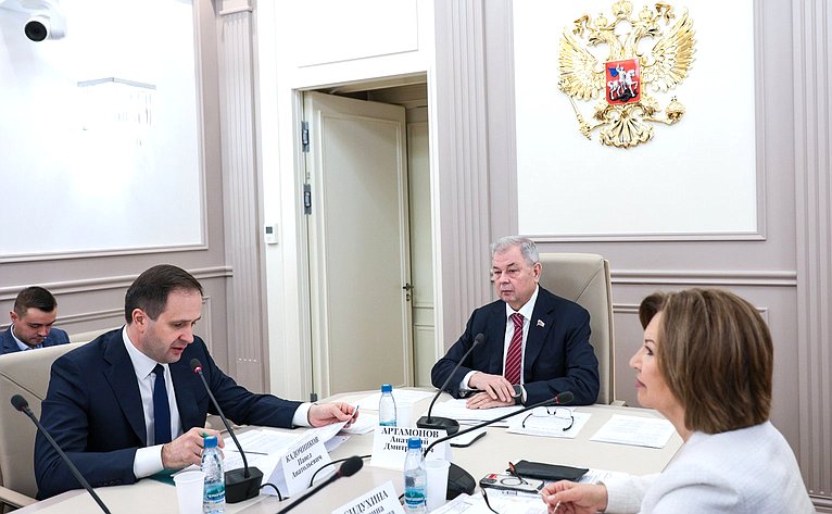 Круглый стол на тему «Актуальные вопросы совершенствования межбюджетных отношений при реализации Федерального закона «Об общих принципах организации местного самоуправления в единой системе публичной власти»