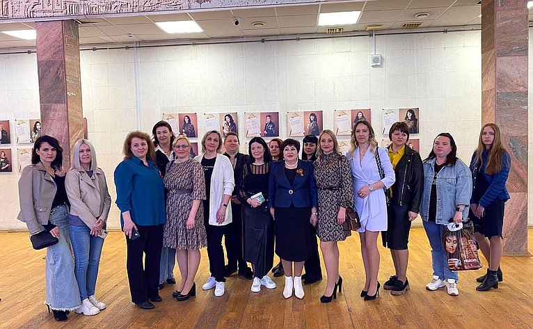 Ольга Хохлова приняла участие в открытии выставки «Жены героев» во Владимире