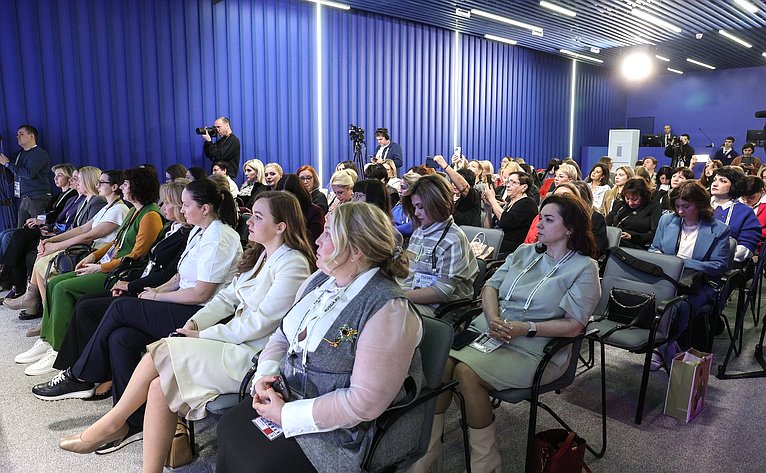 Стратегическая сессия «Женщины за сохранение здорового общества. Здоровье женщин – благополучие нации» (в рамках Всероссийского женского форума «Женщины: сохраняем традиции – развиваем Россию»)