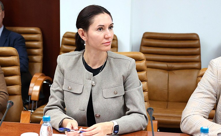 Совещание Комитета Совета Федерации по федеративному устройству, региональной политике, МСУ и делам Севера на тему «Совершенствование преференциальных режимов ДФО и Арктики для развития транспортно-логистической отрасли»
