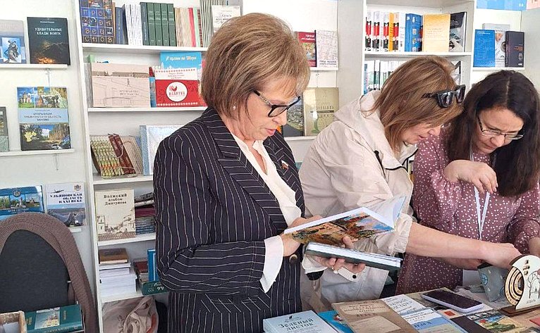 Людмила Скаковская посетила 11-й Книжный фестиваль «Красная площадь», проходящий в эти дни в Москве