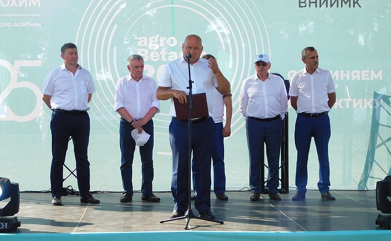 Алексей Кондратенко ознакомился с селекционными достижениями кубанских аграриев