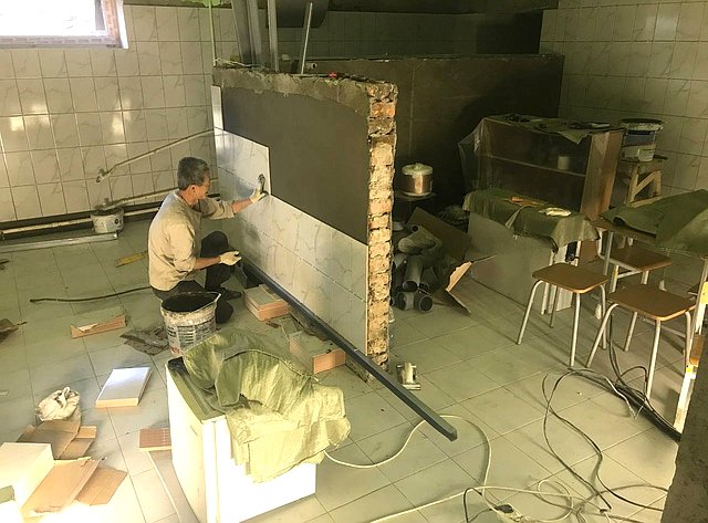 Андрей Хапочкин проинспектировал ход работ по восстановлению социальных объектов Южно-Сахалинска после разрушительного циклона
