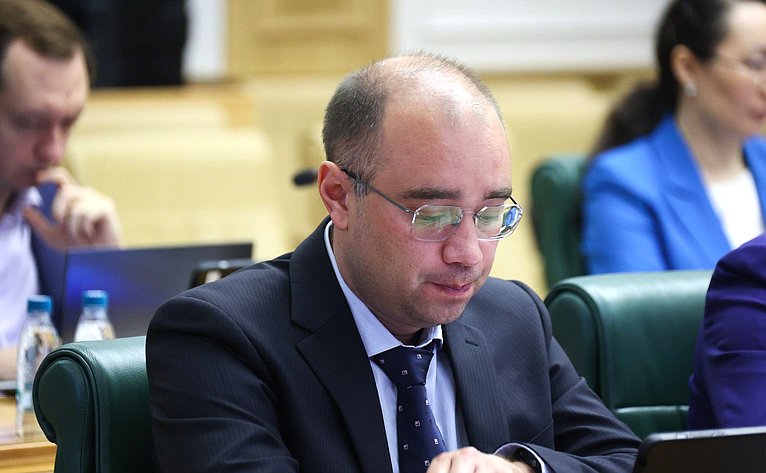 Совещание Комитета Совета Федерации по федеративному устройству, региональной политике, МСУ и делам Северана тему «Газификация и ее производные: газохимия и нефтехимия как драйвер роста экономики Дальневосточного федерального округа»