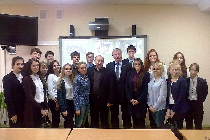 Г. Савинов провел приём граждан в Ульяновске и урок успеха в одном из лицеев