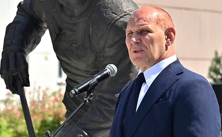 Александр Карелин