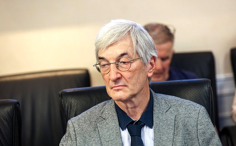 Круглый стол на тему «Решающая роль в Победе над гитлеровской Германией как одна из основ международного статуса России. Против покушений на историческую правду»
