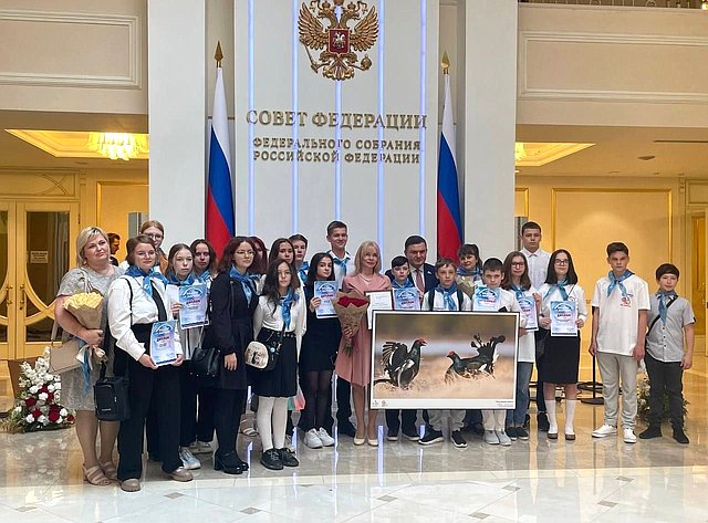 Сергей Перминов встретился в палате регионов с группой юных земляков из семей участников СВО, в том числе детьми погибших героев