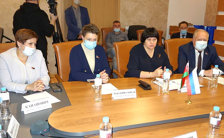 Елена Афанасьева провела выездное заседание Комиссии Парламентского Собрания по социальной и молодежной политике, науке, культуре и гуманитарным вопросам