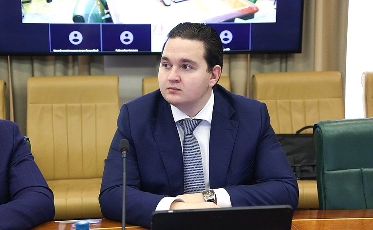 Круглый стол Комитета СФ по экономической политике на тему «О расширении маршрутной сети воздушных перевозок, выполняемых из аэропортов Дальнего Востока»