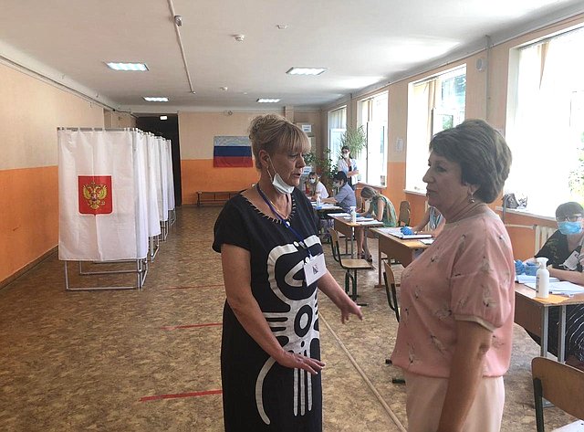 Екатерина Алтабаева в день голосования посетила избирательные участки в Севастополе