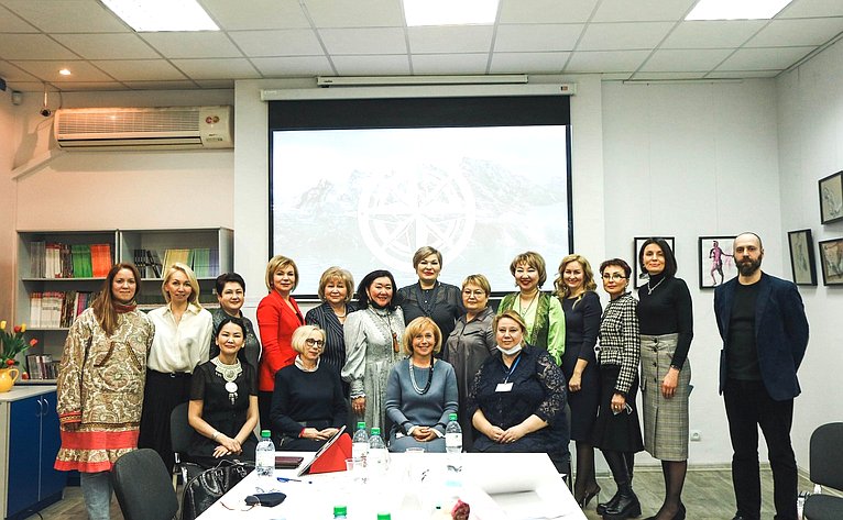 Сенаторы приняли участие в открытии Московского Арктического женского клуба