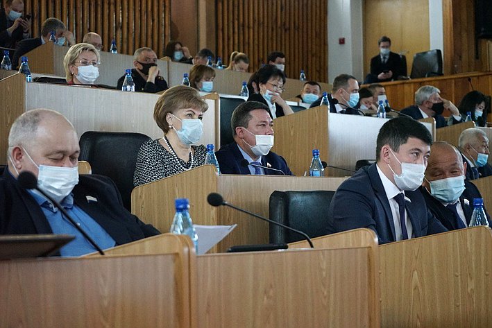 Владимир Полетаев во время «региональной недели» принял участие в очередной сессии Государственного Собрания – Эл Курултай Республики Алтай
