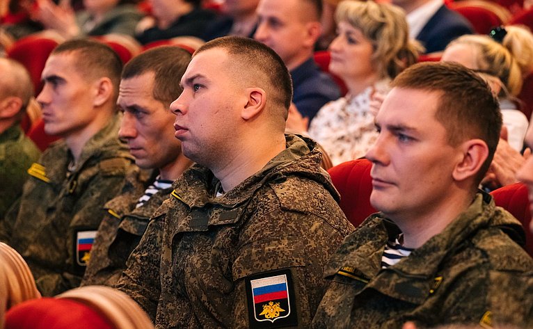 В Мурманской области был дал торжественный старт Году защитника Отечества и 80-летия Победы в Великой Отечественной войне