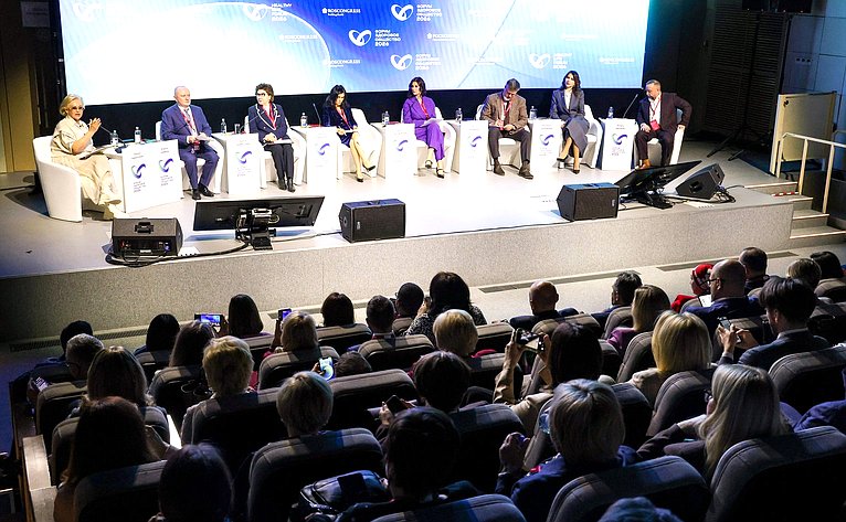 Галина Карелова приняла участие в работе сессии «Новые парадигмы охраны здоровья работающего населения: путь к трудовому долголетию». Мероприятие прошло в рамках Форума «Здоровое общество»