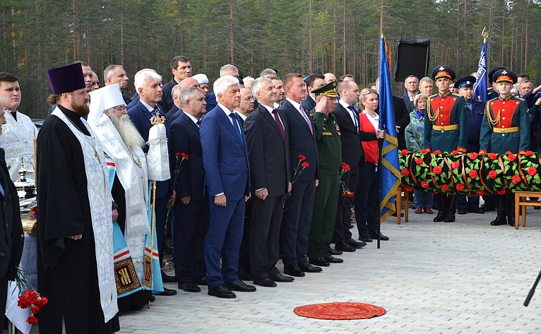 Александр Ракитин в рамках работы в регионе сенатор принял участие в открытии памятной Часовни защитникам Отечества