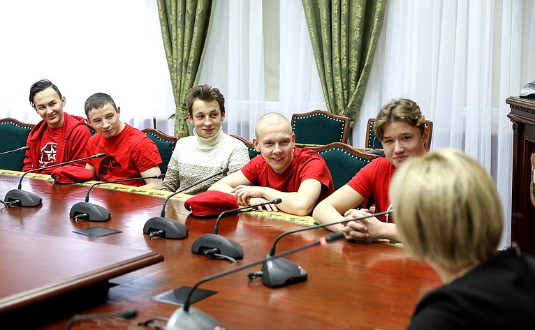 Римма Галушина провела встречу с юнармейцами Ненецкого автономного округа