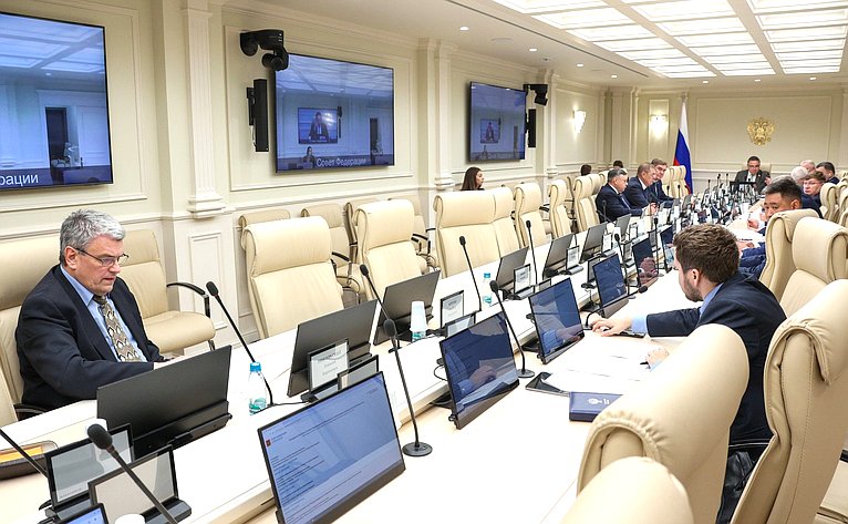 Заседание Комитета Совета Федерации по Регламенту и организации парламентской деятельности