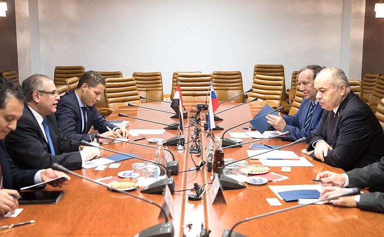 Ильяс Умаханов провел рабочую встречу с новым Чрезвычайным и полномочным послом Арабской Республики Египет в РФ Ихабом Ахмедом Талаатом Насром