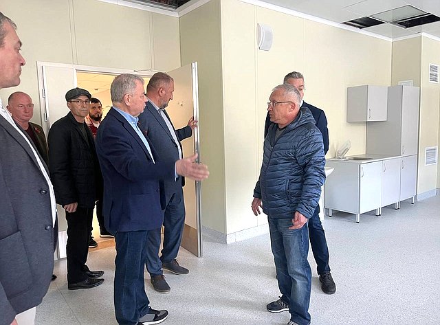 Анатолий Артамонов проверил ход строительства социальных объектов в Кисловодске