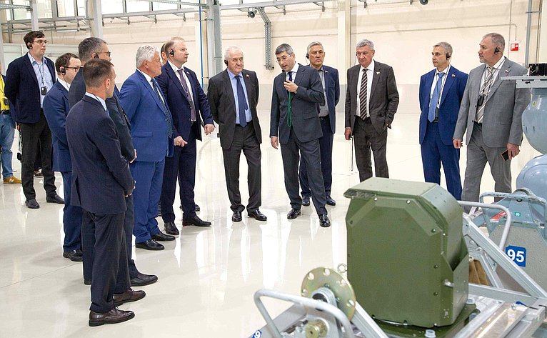 В рамках выездного заседания Комитета СФ по обороне и безопасности сенаторы посетили ряд социально значимых предприятий Свердловской области