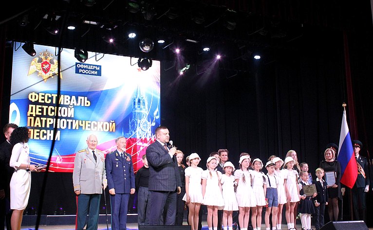 А. Кондратьев поздравил участников конкурса Фестиваля детской патриотической песни