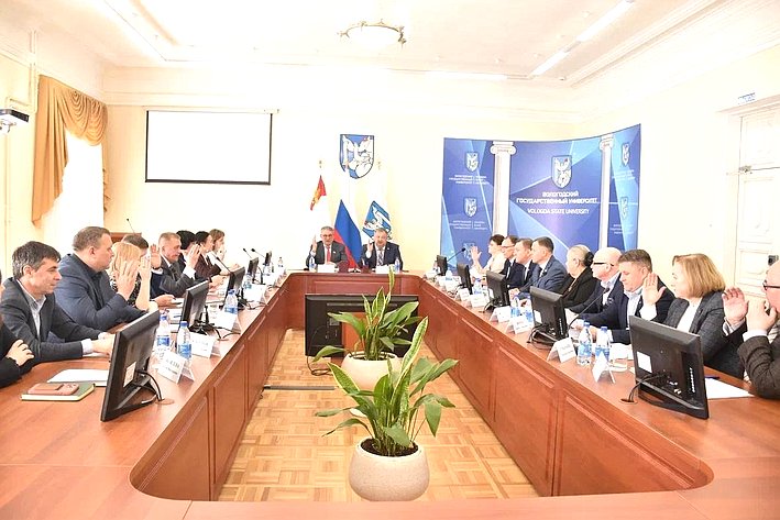 Под председательством заместителя Председателя СФ Юрия Воробьева состоялось заседание Совета по стратегическому развитию Вологодского госуниверситета