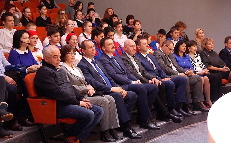 Елена Попова приняла участие в торжественном мероприятии в обновленном детско-юношеском центре Волгограда