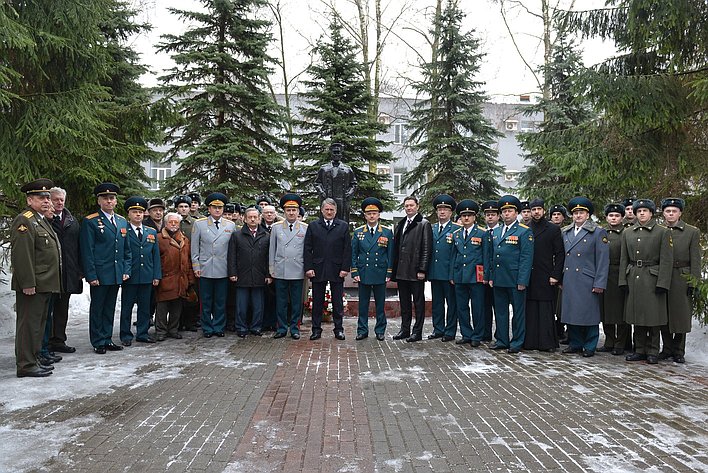 Ю. Воробьев посетил Череповецкое высшее военное инженерное училище радиоэлектроники