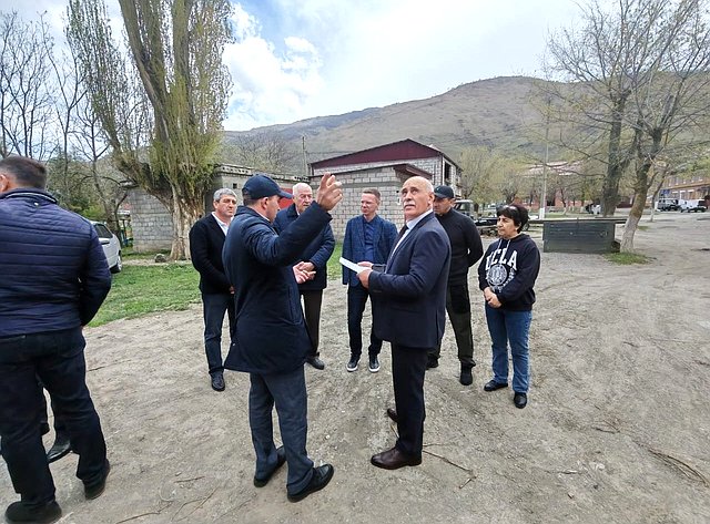 Виталий Назаренко в ходе работы в регионе посвятил рабочий день решению проблемных вопросов поселка Верхний Фиагдон Алагирского района Республики