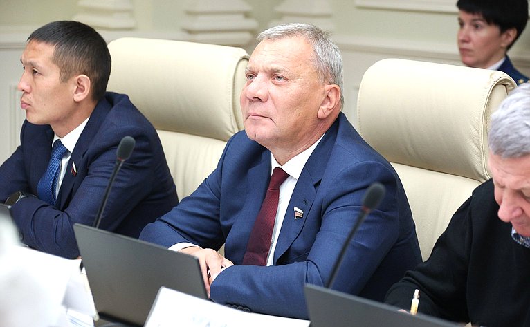 Совместное заседание Комитета СФ по конституционному законодательству и государственному строительству, Комитета СФ по обороне и безопасности и Комитета СФ по федеративному устройству, региональной политике, МСУ и делам Севера