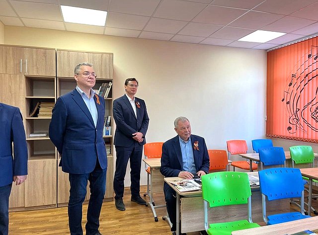 Анатолий Артамонов проверил ход строительства социальных объектов в Кисловодске