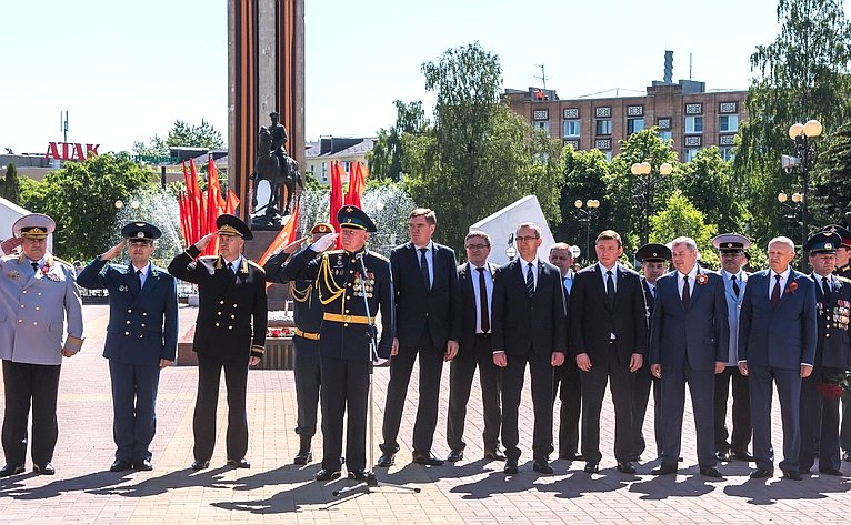А. Артамонов принял участие в торжественных мероприятиях в честь 75-летия Великой Победы в Калуге
