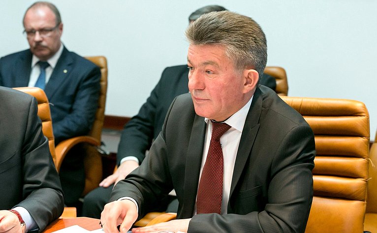 Озеров Виктор Алексеевич, председатель Комитета СФ по обороне и безопасности