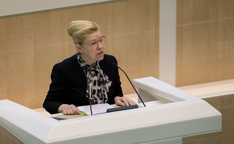 Мизулина Елена Борисовна, заместитель председателя Комитета СФ по конституционному законодательству и государственному строительству
