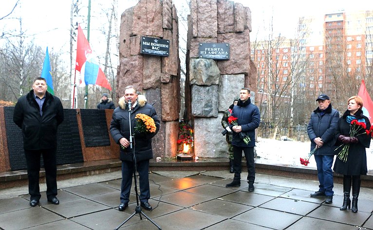 Виктор Павленко принял участие в открытии памятного знака «Солдатским матерям» на Архангельском мемориале «Площадь памяти»