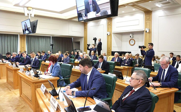 Парламентские слушания на тему «Вопросы управления комплексами индивидуальных жилых домов»