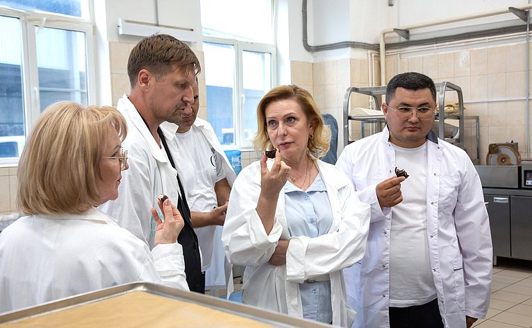 Сенаторы посетили предприятия народных художественных промыслов г. Суздаля