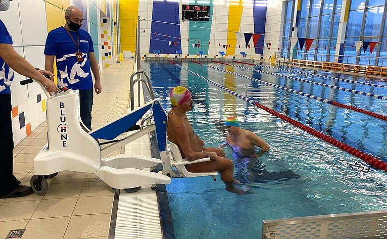 Татьяна Сахарова в ходе рабочей поездки в регион посетила физкультурно-оздоровительный комплекс (ФОК) с бассейном в городе Коле