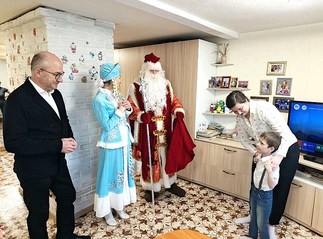 Олег Цепкин исполнил новогоднюю мечту ребенка из Златоуста