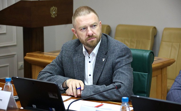 Заседание Комиссии Совета Федерации по защите государственного суверенитета и предотвращению вмешательства во внутренние дела Российской Федерации