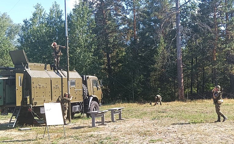 Сергей Рябухин в ходе рабочей поездки в регион посетил учебный центр войск связи Ульяновского гарнизона