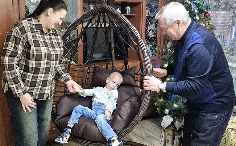 Василий Голубев в преддверии Нового года исполнил заветное желание юного жителя региона