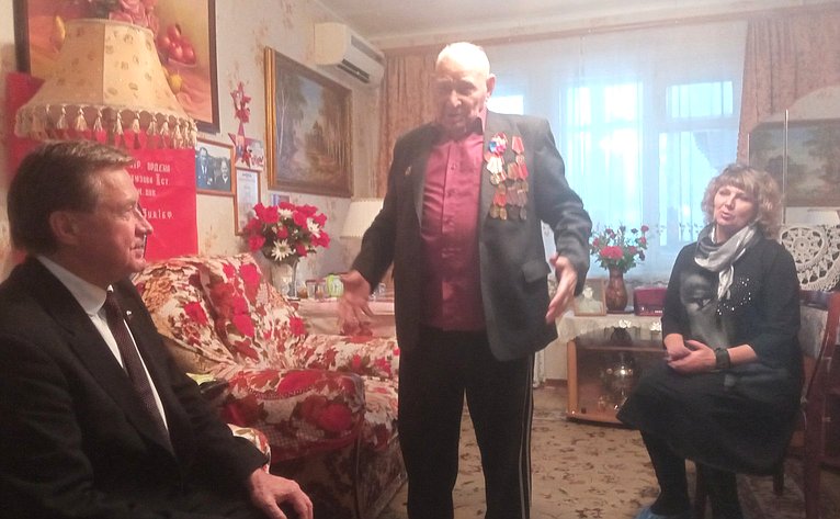 Сергей Рябухин посетил ветеранов в Мелекесском районе Ульяновской области