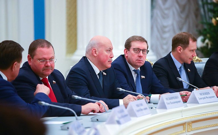 Встреча Президента РФ Владимира Путина с руководством Совета Федерации и Государственной Думы