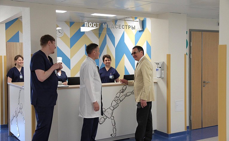Николай Федоров в ходе поездки в регион посетил Федеральный центр травматологии, ортопедии и эндопротезирования Министерства здравоохранения РФ в Чебоксарах