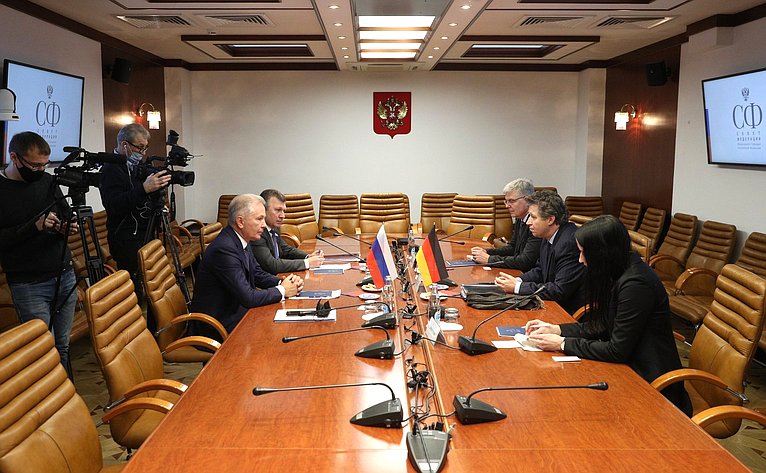 Встреча члена Комитета по экономической политике Валерия Пономарева с Чрезвычайным и Полномочным Послом Федеративной Республики Германия в РФ