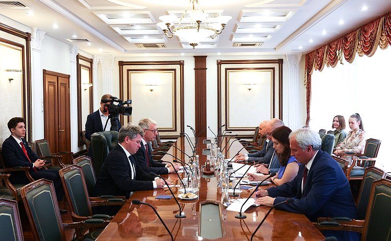 Григорий Карасин провел встречу с постоянным членом делегации Европарламента в Комитете парламентского сотрудничества Россия – ЕС, евродепутатом от Люксембурга Фернаном Картрайзером