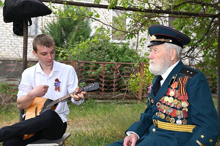 Сергей Горняков в Волгоградской области поздравил фронтовика с Днем Победы